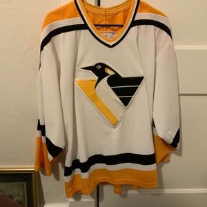 COPY - Men’s large Pittsburgh Penguins shirt